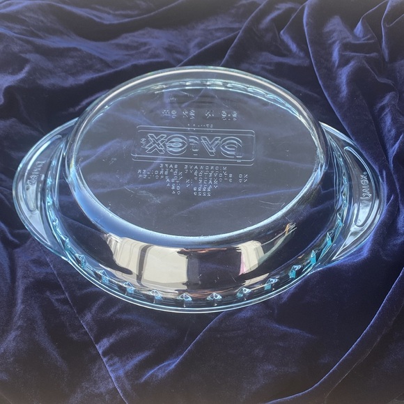 Pyrex 9.5” Glass Pie Baking Dish - Picture 3 of 5